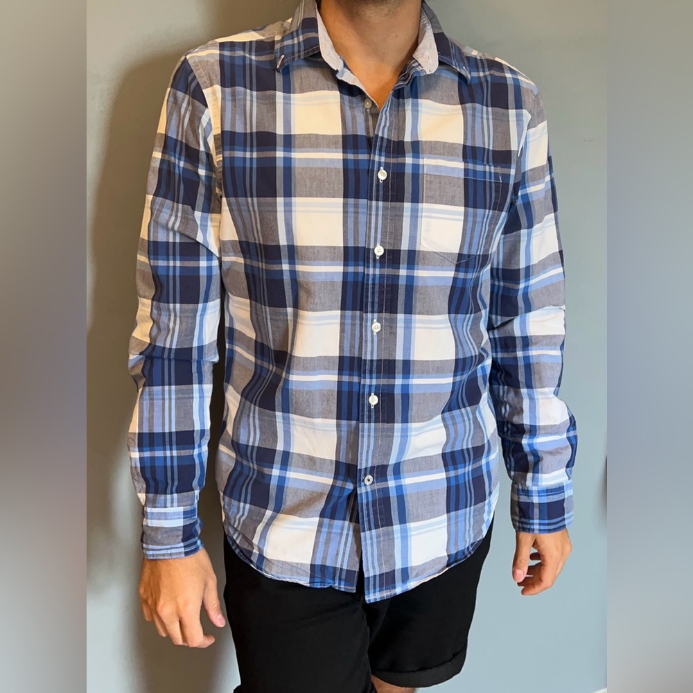 American Eagle Outfitters Blue and White Casual Button Down Shirt